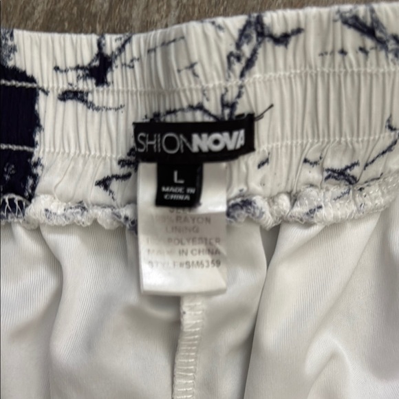 Fashion Nova White and Navy Pants - Picture 2 of 9